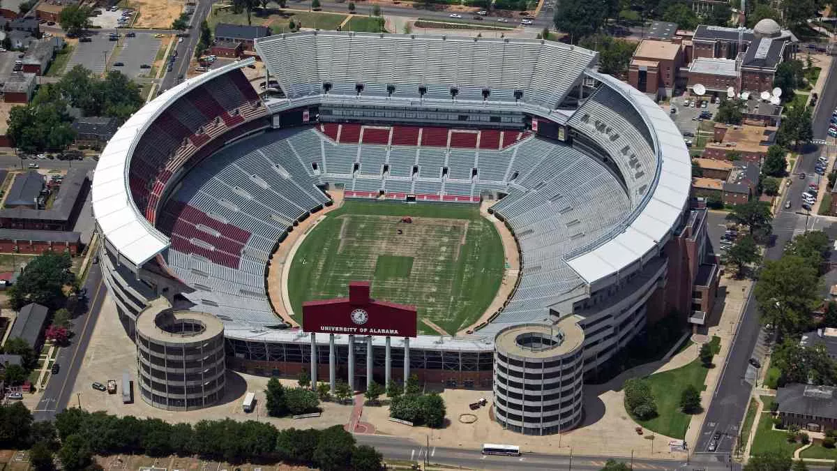 Platz 8 der größten Stadien der Welt : Bryant–Denny Stadium, USA:
